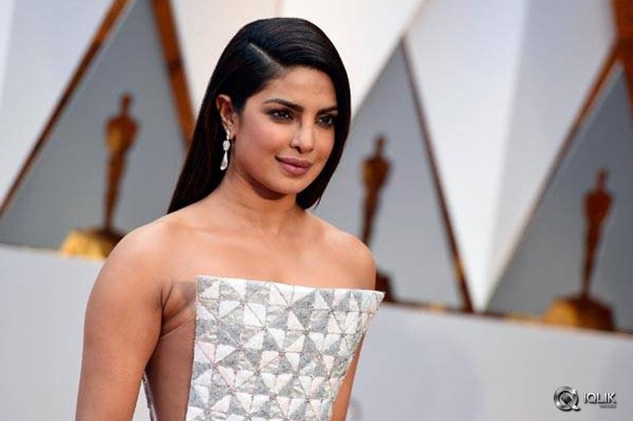 Priyanka-Chopra-at-Oscars-2017